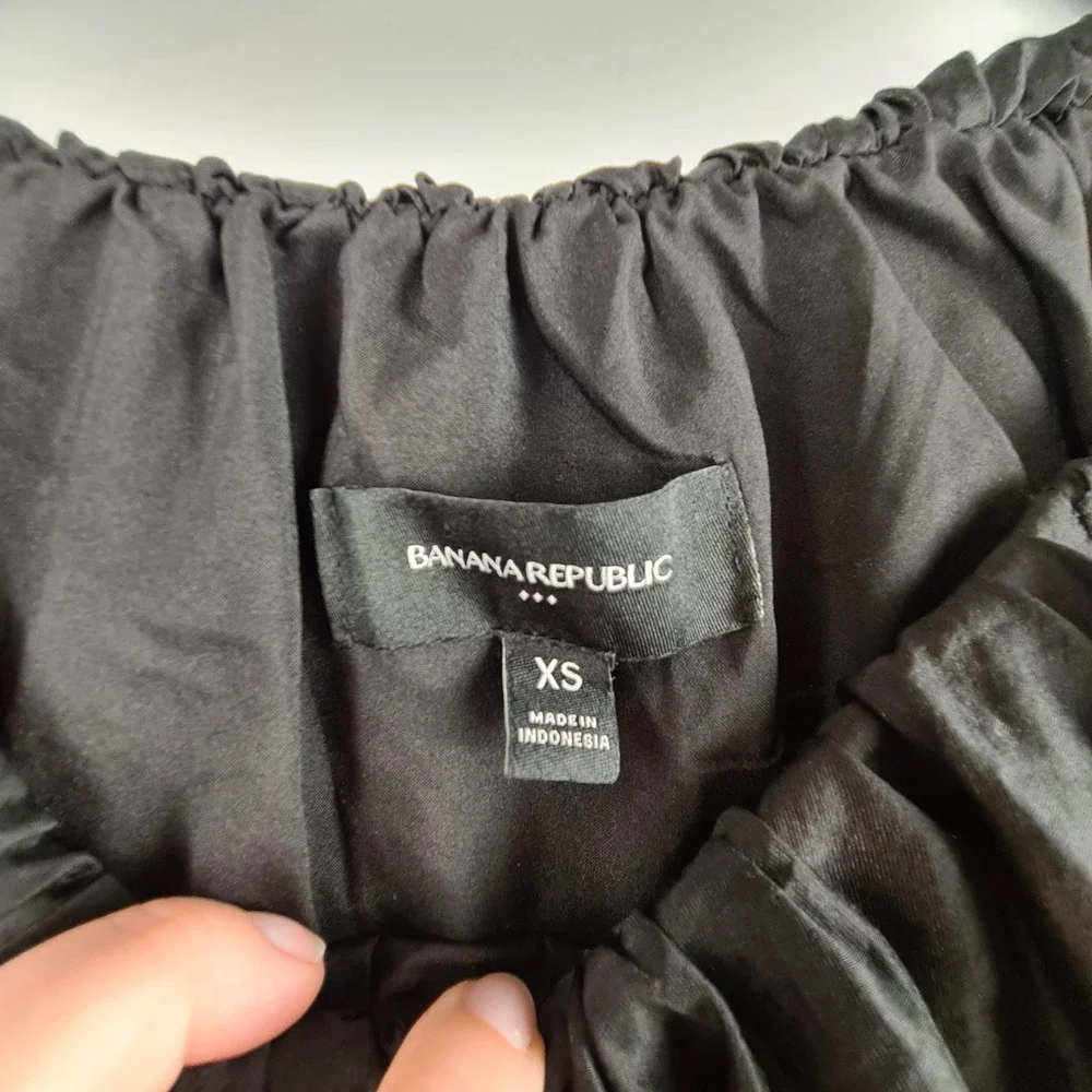 Banana Republic Black Puff Sleeve Bubble Hem Blouse XS Romantic Chic Date Night